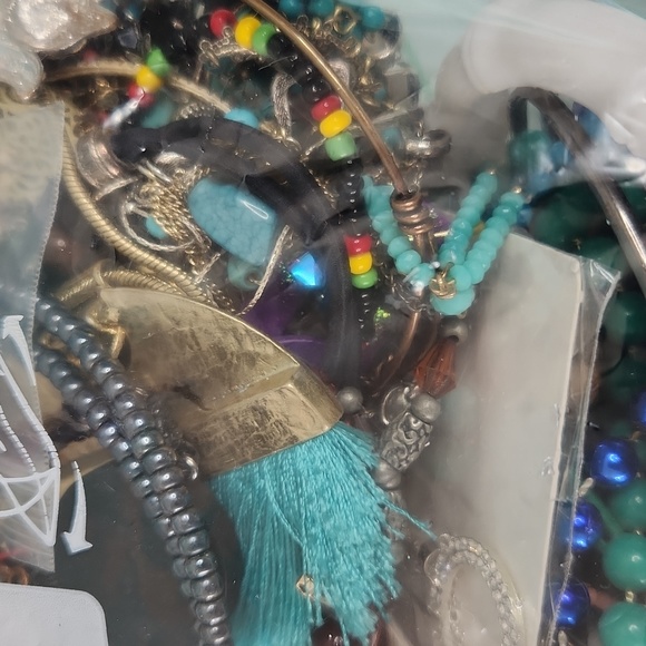 4lb Mystery Craft Broken Jewelry Loose Beads Lot PRICE FIRM - CANNOT BE BUNDLED - Picture 4 of 8